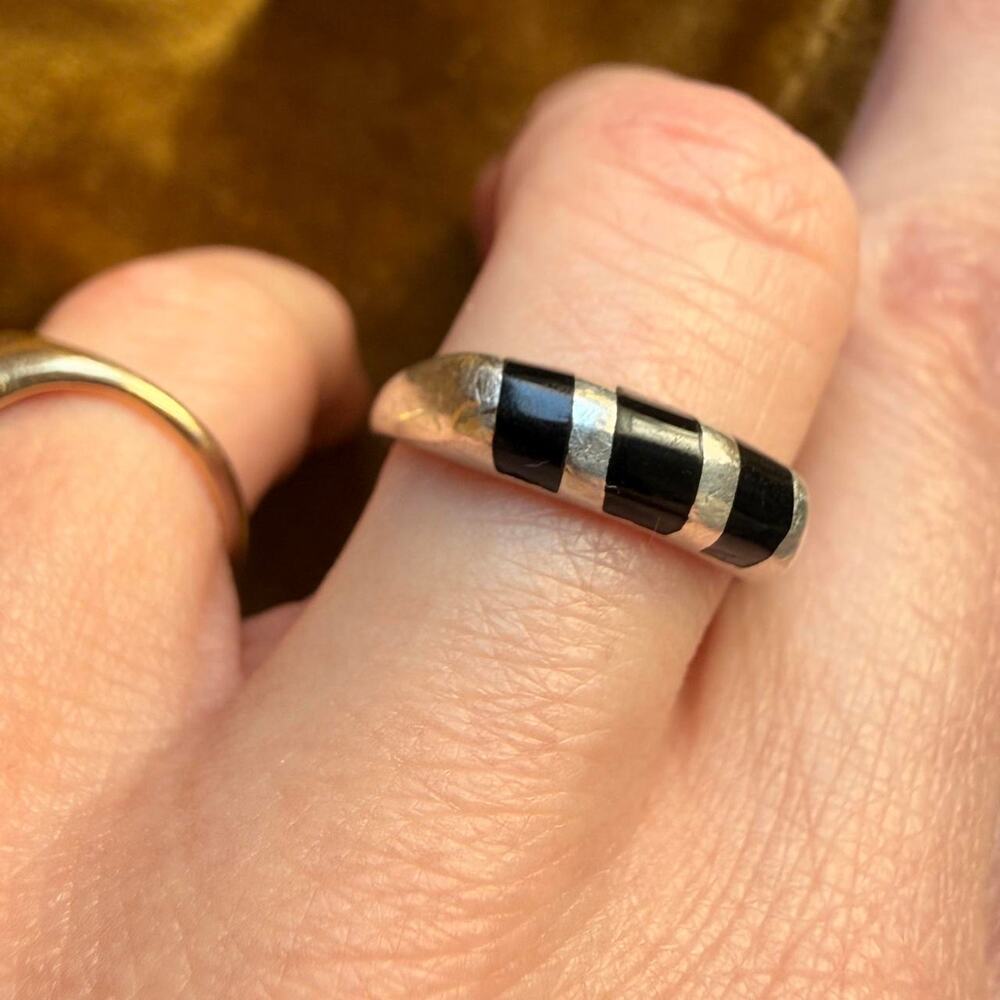 Vintage Onyx inlay 925 silver ring